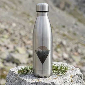Bouteille isotherme inox sur rocher