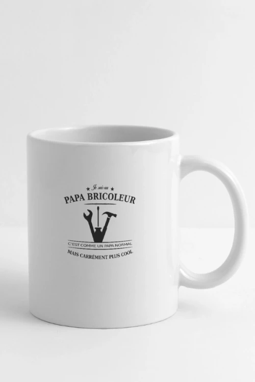 Maquette de Mug blanc « Papa Bricoleur: Le Roi du Bricolage » à personnaliser