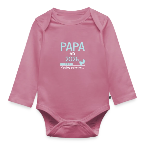 Maquette de Body Bébé bio manches longues « Papa en 2026 : Annonce de Grossesse Humour » à personnaliser