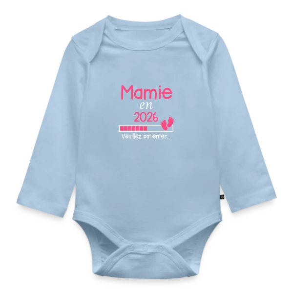 Maquette de Body Bébé bio manches longues « Mamie en 2026 : Annonce de Grossesse Humour » à personnaliser