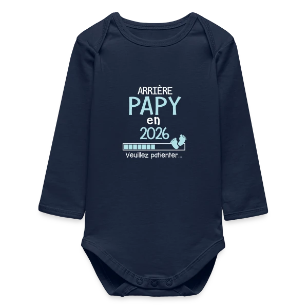 Maquette de Body bébé manches longues biologique « Arrière Papy en 2026 : Annonce de Grossesse Humour » à personnaliser