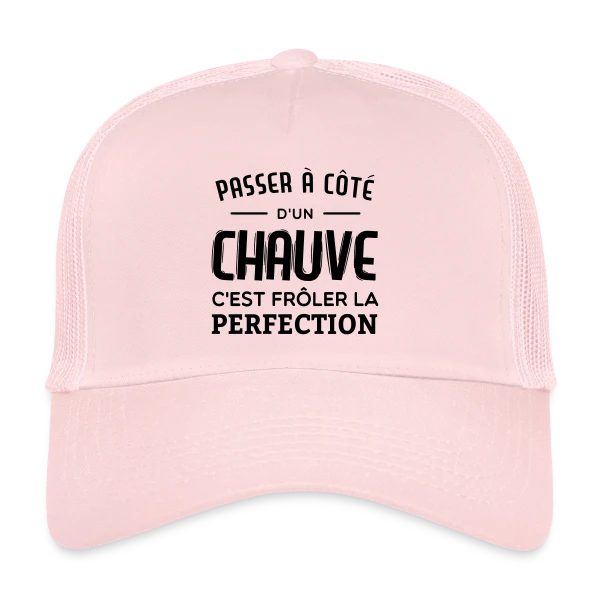 Chauve et Parfait : L'Humour Assume
R sur Casquette trucker