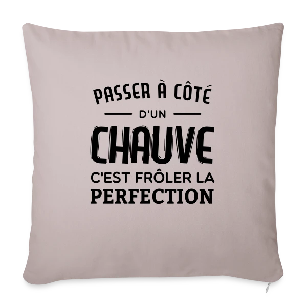 Chauve et Parfait : L'Humour Assume
R sur Housse de coussin décorative 45 x 45 cm