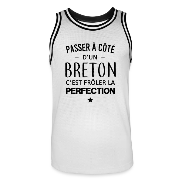 Frôler la Perfection : L'Humour Breton sur Maillot de basket Homme