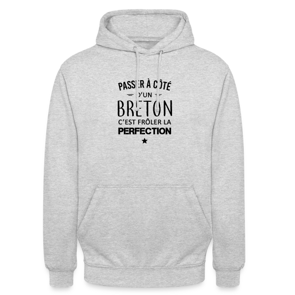Frôler la Perfection : L'Humour Breton sur Sweat-shirt à capuche unisexe