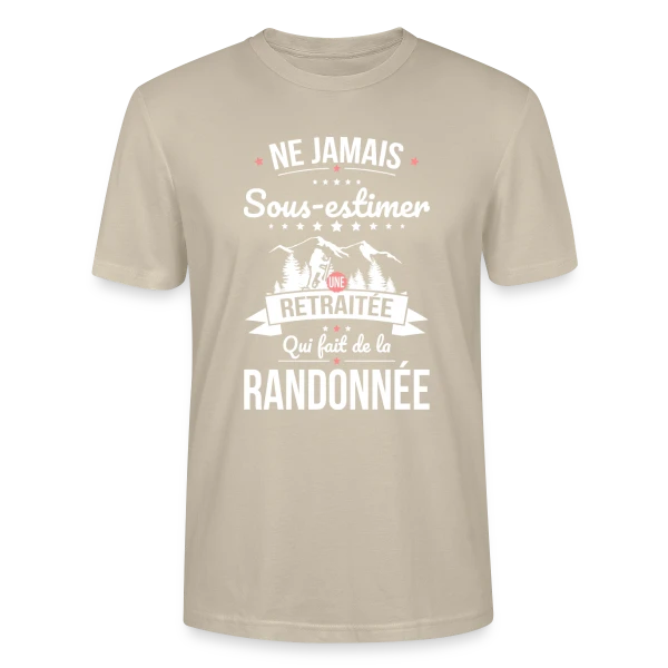 Maquette de T-shirt bio CRAFTER Stanley Stella Unisexe « Ne Jamais Sous-Estimer une Retraitée Randonneuse » à personnaliser
