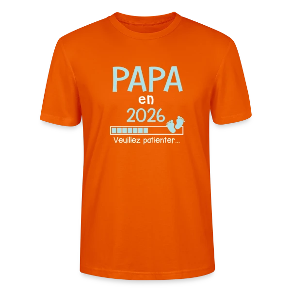 Maquette de T-shirt bio CRAFTER Stanley Stella Unisexe « Papa en 2026 : Annonce de Grossesse Humour » à personnaliser