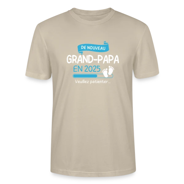 Maquette de T-shirt bio CRAFTER Stanley Stella Unisexe « 'De Nouveau Grand-Papa en 2025' ? Annonce Grossesse Humoristique » à personnaliser