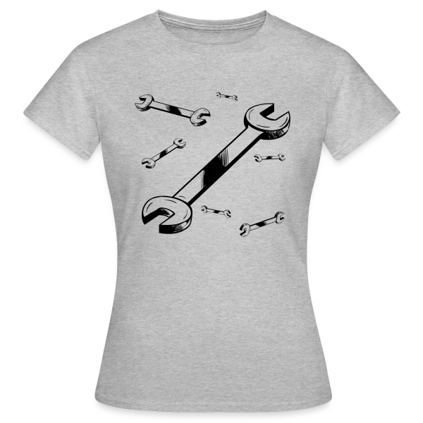 Maquette de T-shirt Femme « Clé à Molette : L'Outil Essentiel » à personnaliser