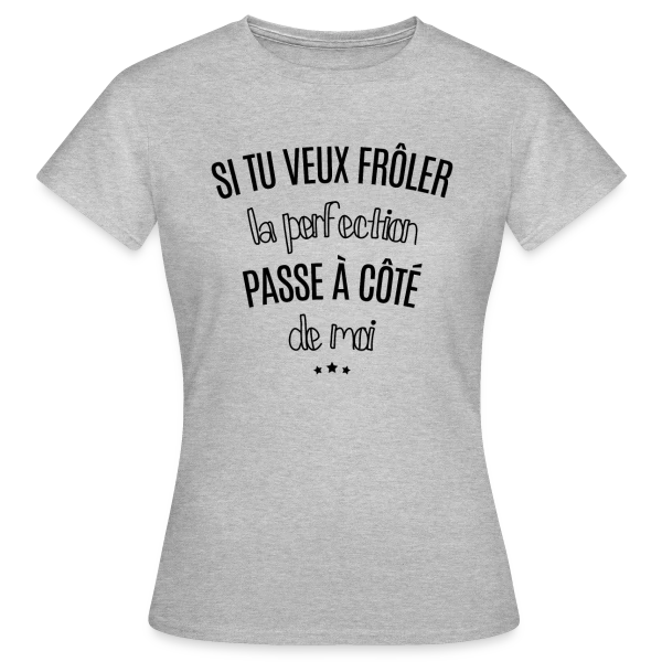 Maquette de T-shirt Femme « Esprit Perfection » à personnaliser