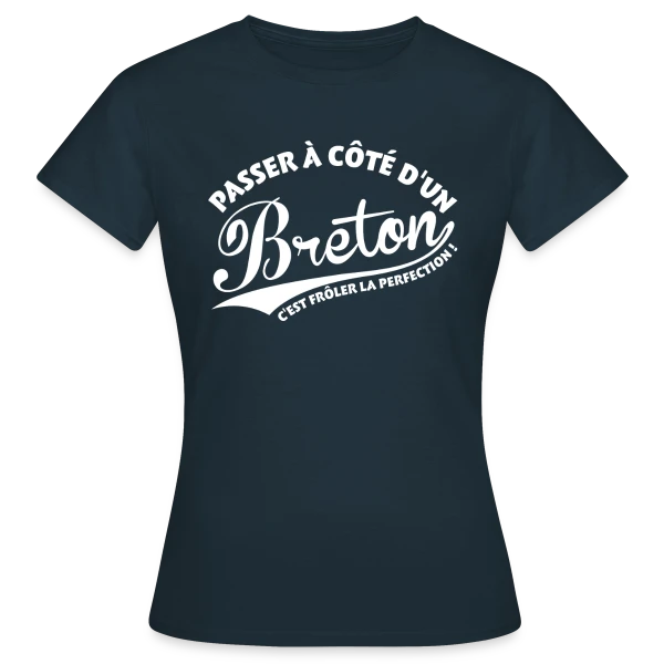 Maquette de T-shirt Femme « Perfection Bretonne » à personnaliser