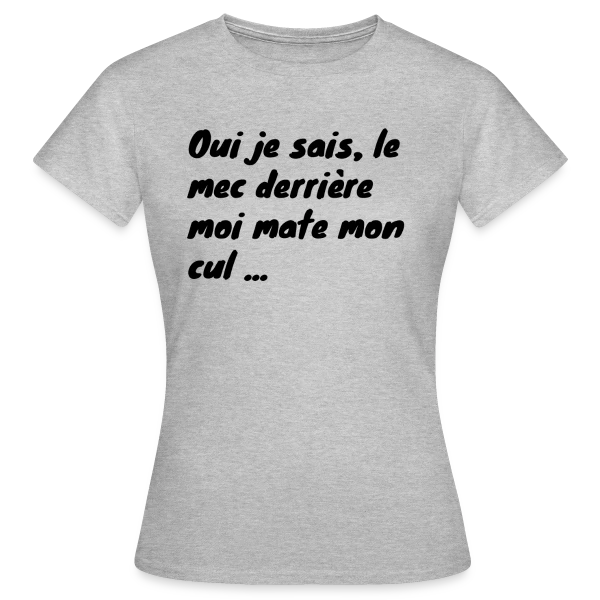 Maquette de T-shirt Femme « Regard Indiscret » à personnaliser