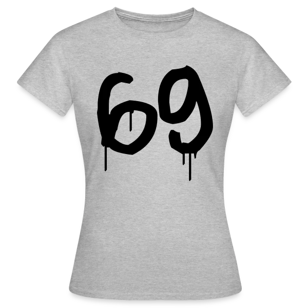 Maquette de T-shirt Femme « Numéro 69 Graffiti » à personnaliser