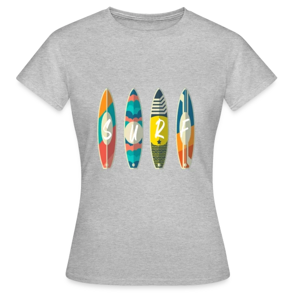 Maquette de T-shirt Femme « Surf : Planche & Soleil | Idée Cadeau Jeunesse » à personnaliser