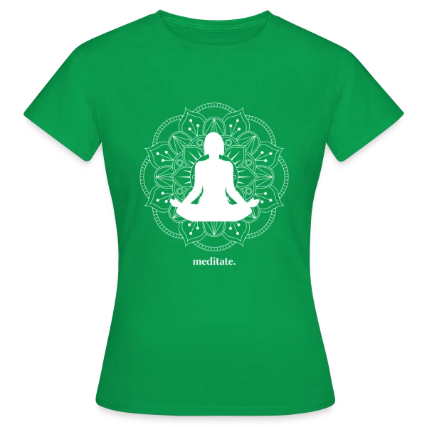 Maquette de T-shirt Femme « Yoga: Harmonie Corps & Esprit » à personnaliser