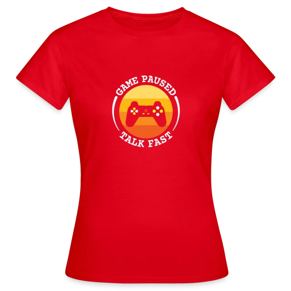 Maquette de T-shirt Femme « Manette Rétro Gaming » à personnaliser