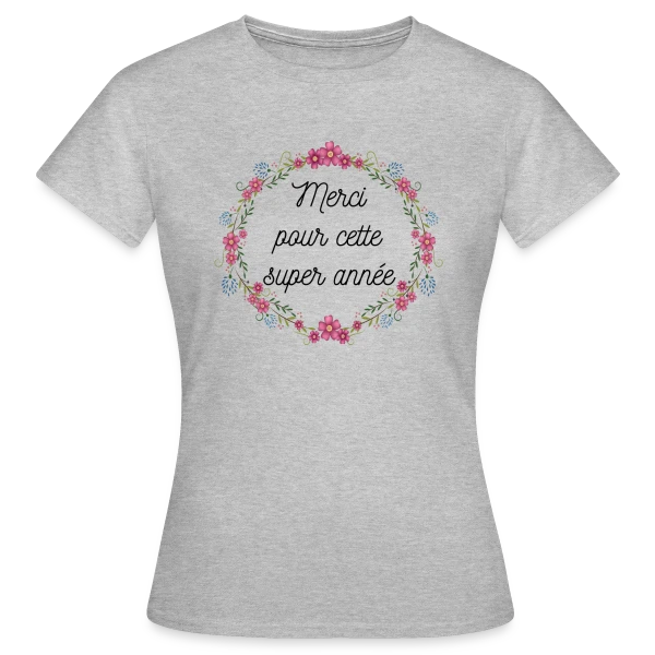 Maquette de T-shirt Femme « Merci pour cette Année Incroyable » à personnaliser
