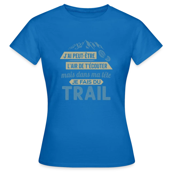 Maquette de T-shirt Femme « Dans ma Tête, je Fais du Trail Running » à personnaliser