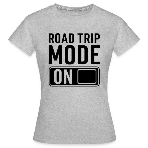 Maquette de T-shirt Femme « Mode Road Trip Activé » à personnaliser