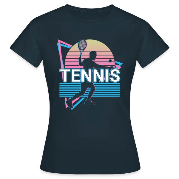 Maquette de T-shirt Femme « Joueur de Tennis Vaporwave Rétro Esthétique » à personnaliser