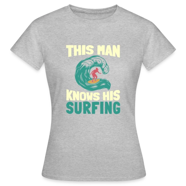 Maquette de T-shirt Femme « Surfeur | Roi des Vagues » à personnaliser