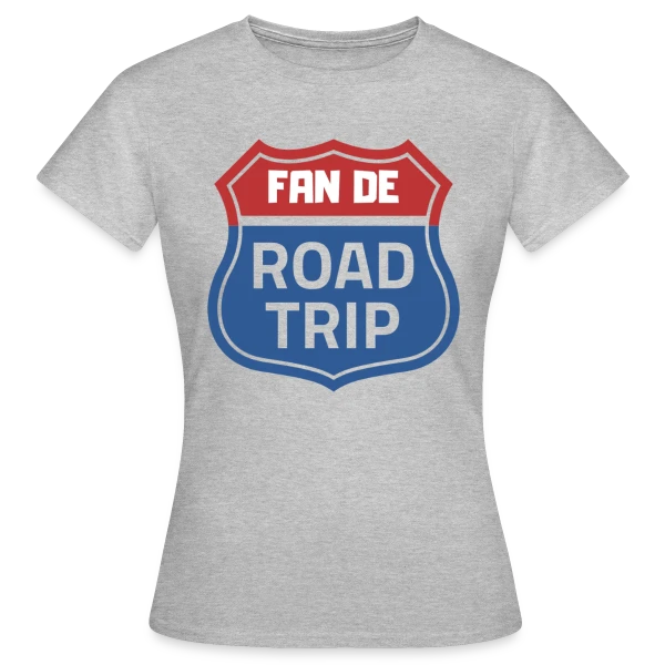 Maquette de T-shirt Femme « Écusson Fan de Road Trip » à personnaliser