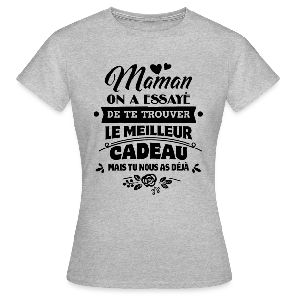 Maquette de T-shirt Femme « Fête des Mères: Maman, Tu es Notre Plus Beau Cadeau » à personnaliser