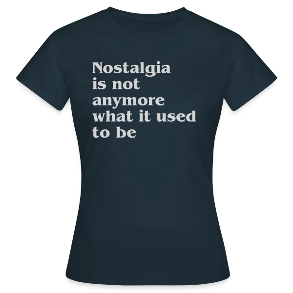 Maquette de T-shirt Femme « La Nostalgie n'est Plus » à personnaliser