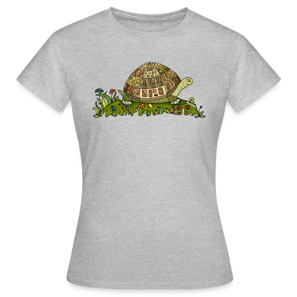 Maquette de T-shirt Femme « Majestueuse Tortue » à personnaliser