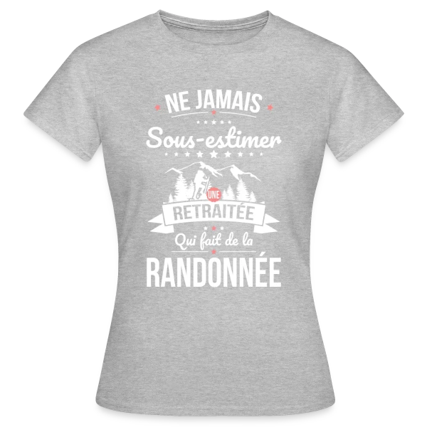Maquette de T-shirt Femme « Ne Jamais Sous-Estimer une Retraitée Randonneuse » à personnaliser