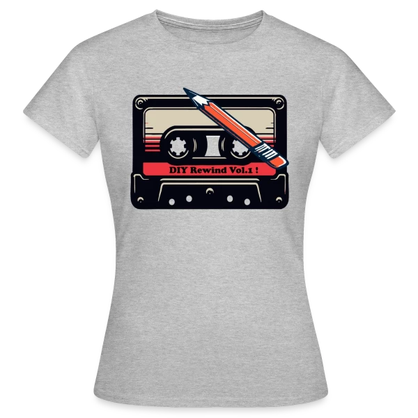 Maquette de T-shirt Femme « Cassette Rétro K7 : L'Analogique Stylé » à personnaliser