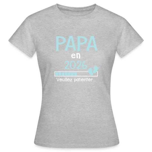 Maquette de T-shirt Femme « Papa en 2026 : Annonce de Grossesse Humour » à personnaliser