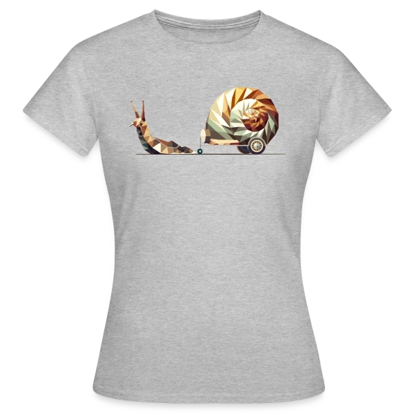 Maquette de T-shirt Femme « Slow Travel "L'Escargot Caravane" : Zen et Humoristique » à personnaliser