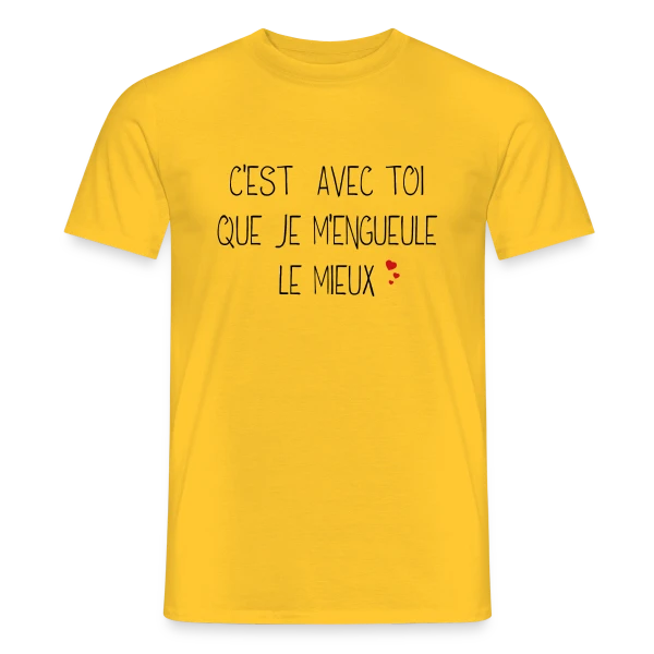 Maquette de T-shirt homme « Humour Couple : C'est avec toi que je m'engueule le mieux » à personnaliser
