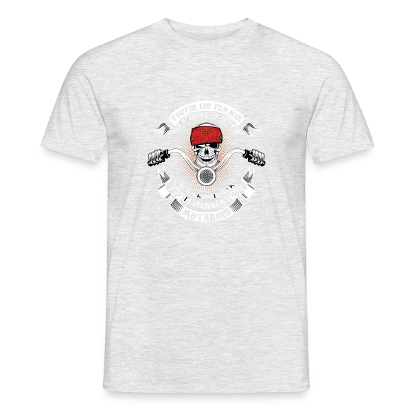 Maquette de T-shirt homme « Reine de la Route » à personnaliser