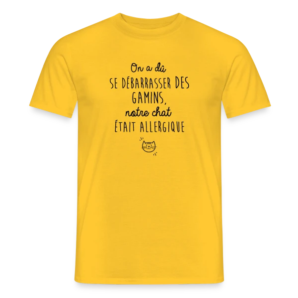 Maquette de T-shirt homme « Humour : Mon Chat Est Allergique » à personnaliser