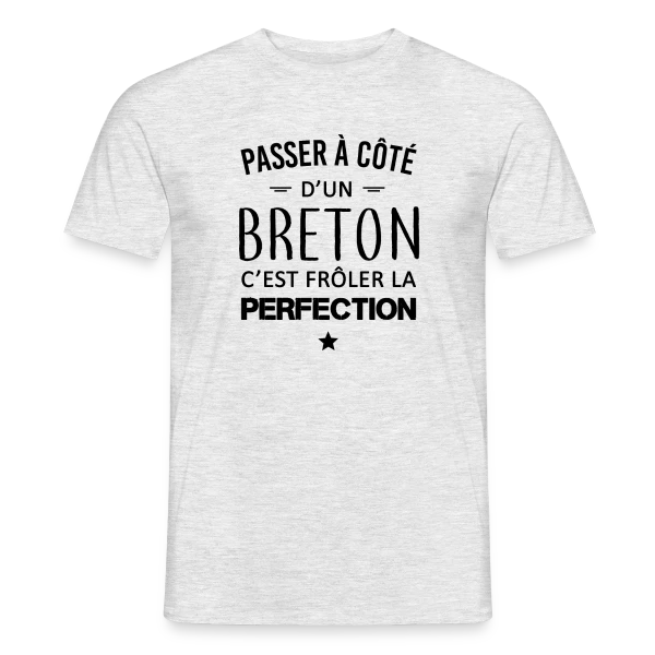 Maquette de T-shirt homme « Frôler la Perfection : L'Humour Breton » à personnaliser