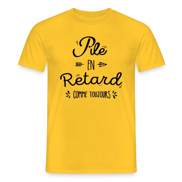 Maquette de T-shirt homme « Pile Poil en Retard » à personnaliser