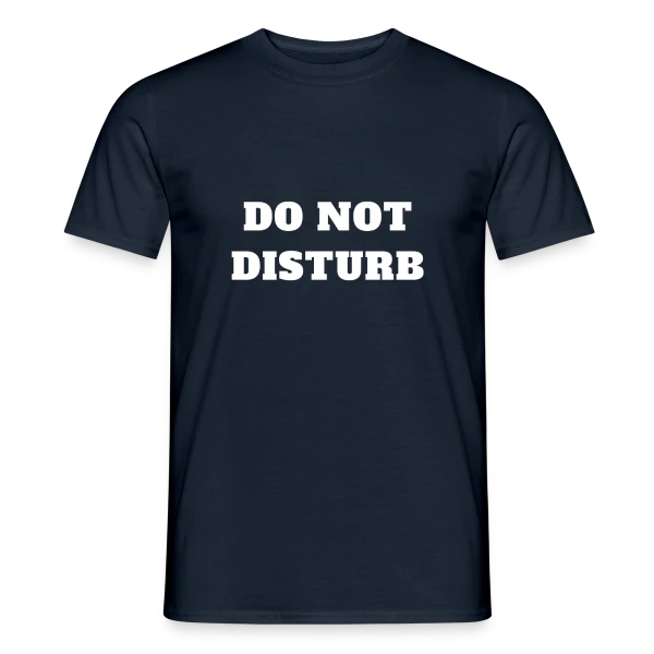 Maquette de T-shirt homme « Ne Pas Déranger Amusant » à personnaliser