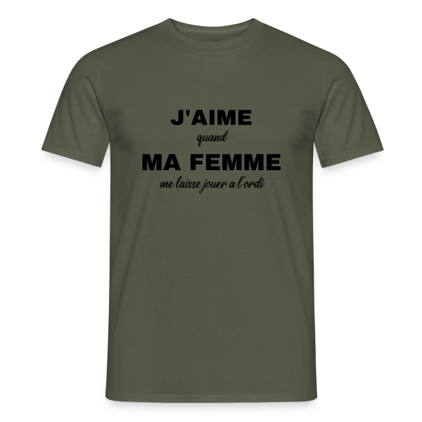 Maquette de T-shirt homme « Ma Femme Me Laisse Jouer à l'Ordi : Humour Gamer » à personnaliser