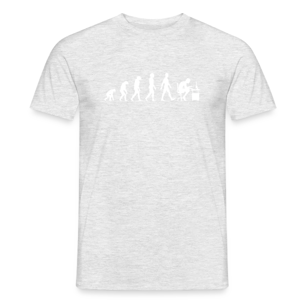 Maquette de T-shirt homme « Évolution du Gamer : Du Singe au Zocker » à personnaliser