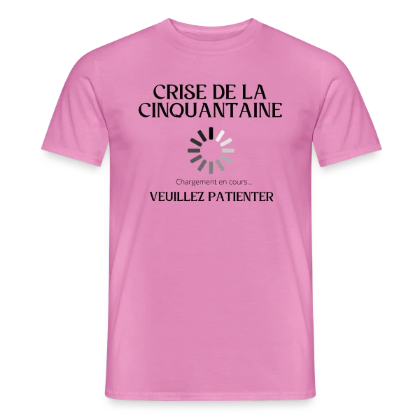 Maquette de T-shirt homme « Crise Cinquantaine Chargement » à personnaliser
