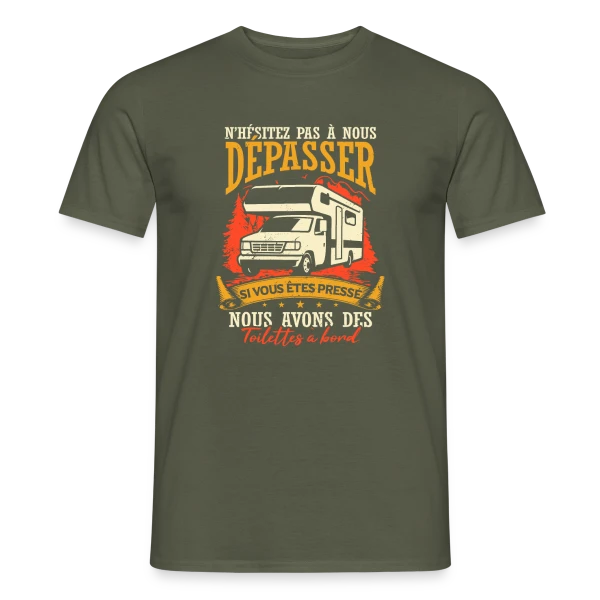 Maquette de T-shirt homme « Drôle de Campeur en Camping-Car: Mes Vacances Parfaites! » à personnaliser