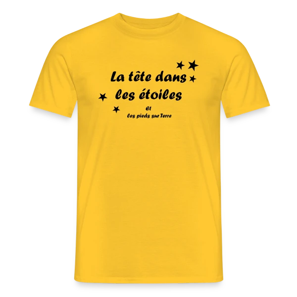 Maquette de T-shirt homme « La tête dans les étoiles » à personnaliser
