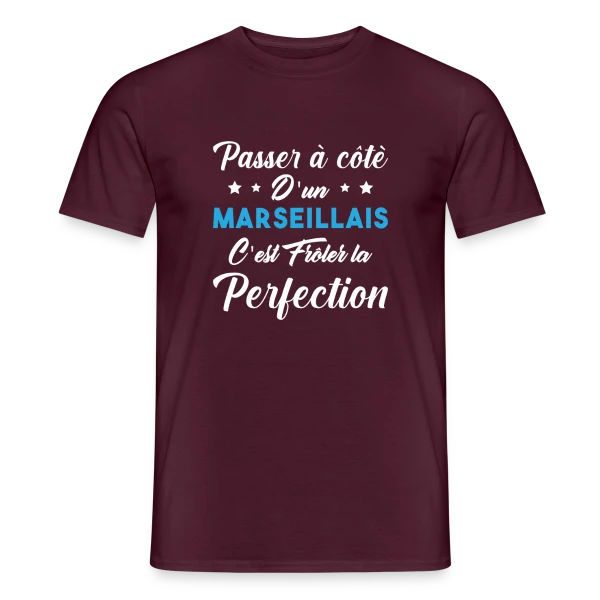 Maquette de T-shirt homme « Marseillais Fier et Parfait » à personnaliser