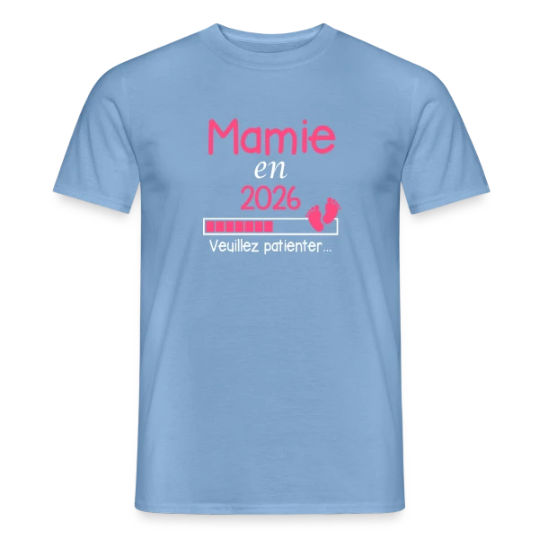 Maquette de T-shirt homme « Mamie en 2026 : Annonce de Grossesse Humour » à personnaliser