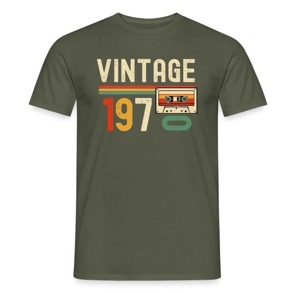 Maquette de T-shirt homme « Vintage 1970 Cassette Rétro » à personnaliser