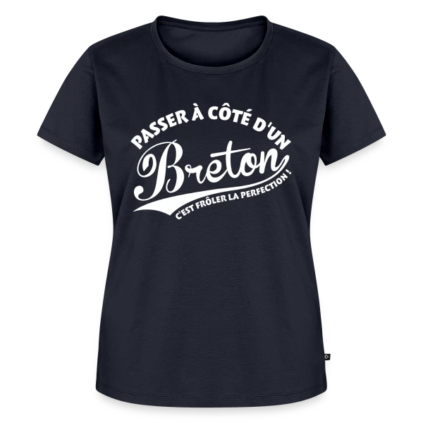 Maquette de T-shirt Premium bio Femme « Perfection Bretonne » à personnaliser