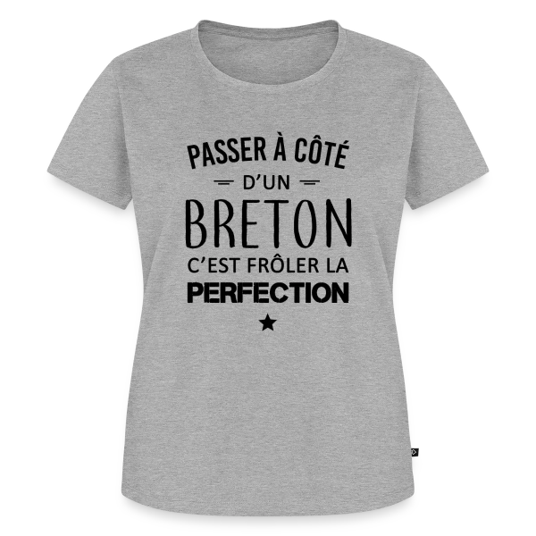 Maquette de T-shirt Premium bio Femme « Frôler la Perfection : L'Humour Breton » à personnaliser
