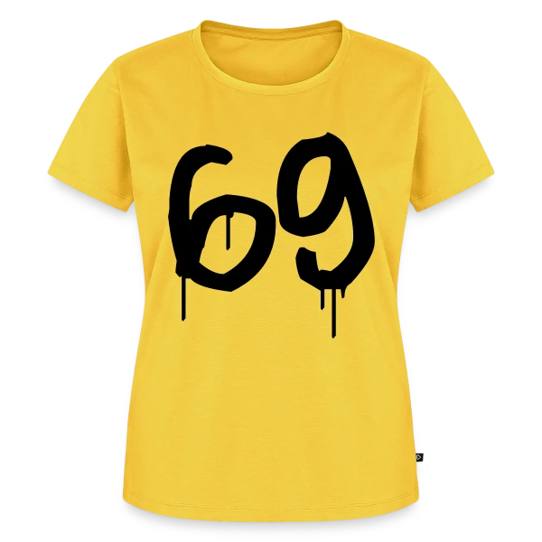 Maquette de T-shirt Premium bio Femme « Numéro 69 Graffiti » à personnaliser